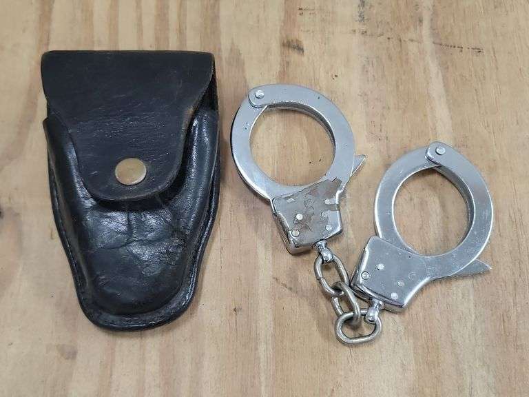 Handcuffs with Leather Holster. 4C Lil Dusty Online Auctions All