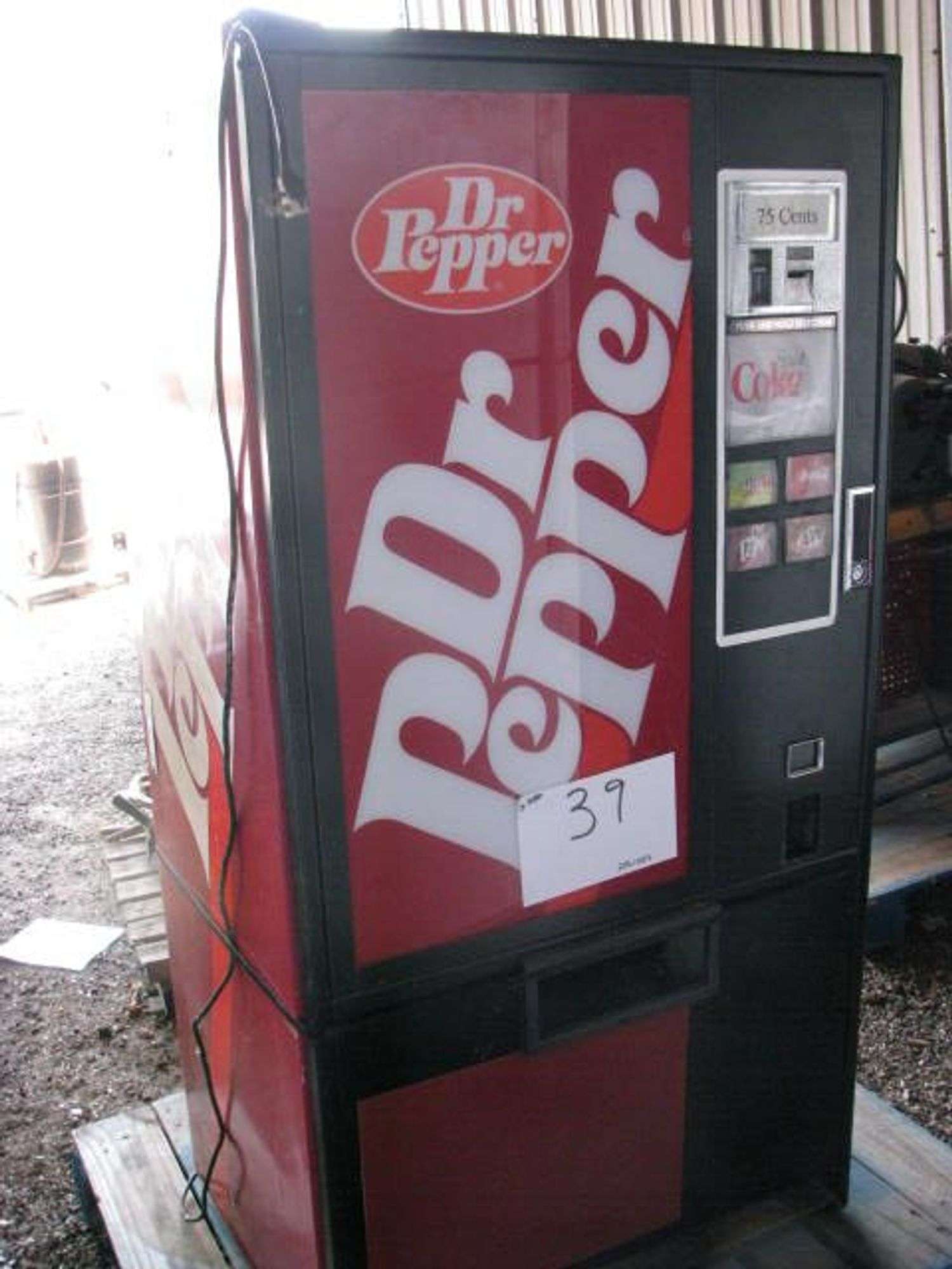 DR PEPPER VENDING MACHINE - Auctioneer Express
