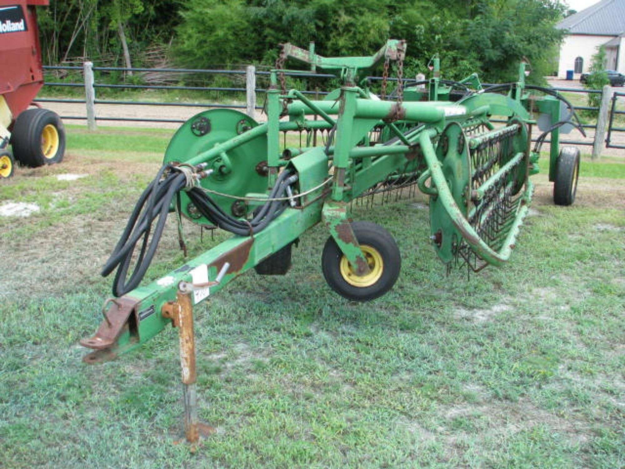 JOHN DEERE 700 HYDRAULIC HAY RAKE - Auctioneer Express, image size:2000x1500