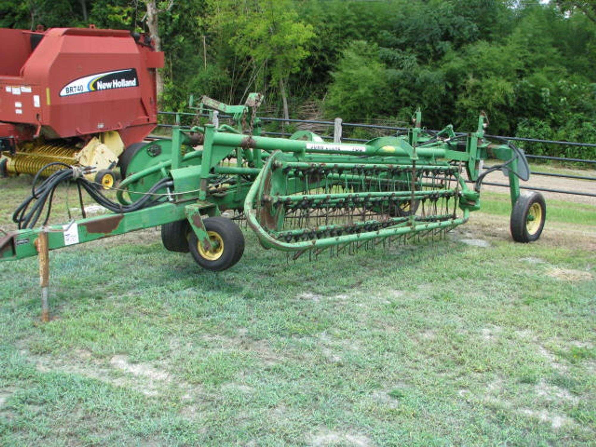 JOHN DEERE 700 HYDRAULIC HAY RAKE - Auctioneer Express, image size:2000x1500