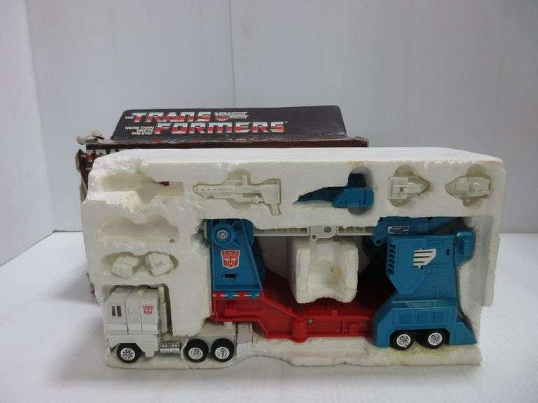 Original Transformers Optimus Prime Car Carrier to Robot and Back