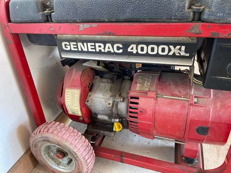 Generac 4000 Watt Generator with 110 Volt and 220 Volt Outlets