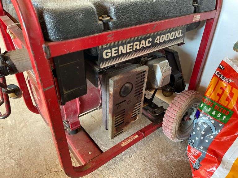 Generac 4000 Watt Generator with 110 Volt and 220 Volt Outlets