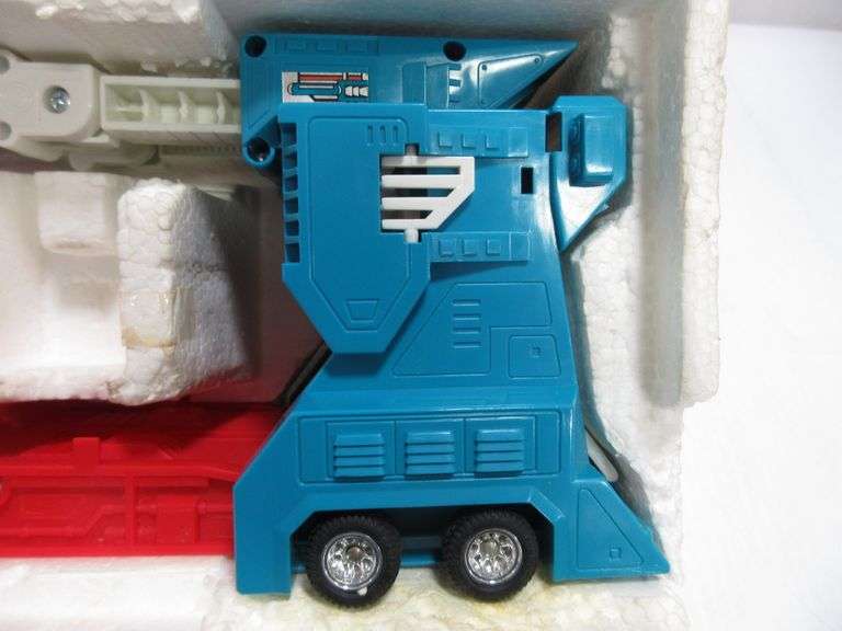 Original Transformers Optimus Prime Car Carrier to Robot and Back