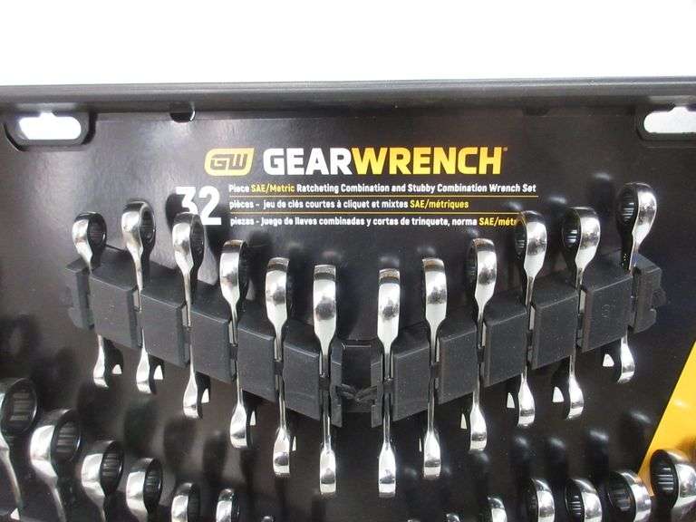 32Piece Set of Gearwrench SAE/Metric Ratcheting Combination and Stubby Combination Wrenches