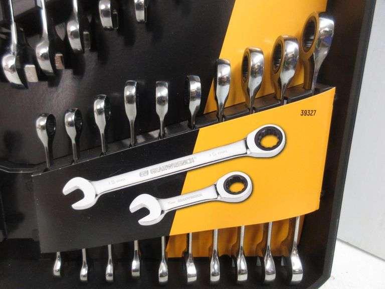 32Piece Set of Gearwrench SAE/Metric Ratcheting Combination and Stubby Combination Wrenches