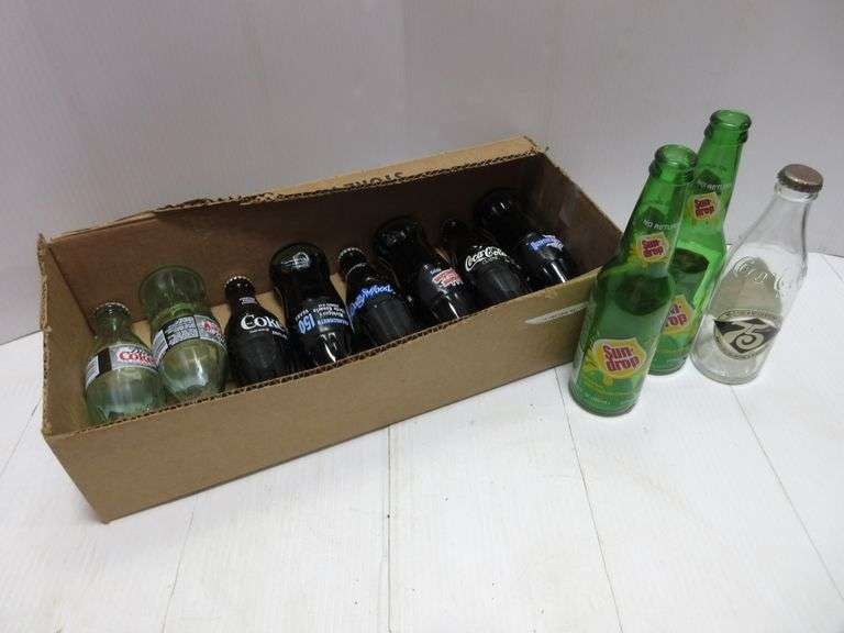 CocaCola Collector Bottles, Include (6) 8 oz. Bottles, "Jukebox Junction 1995", "Tennessee