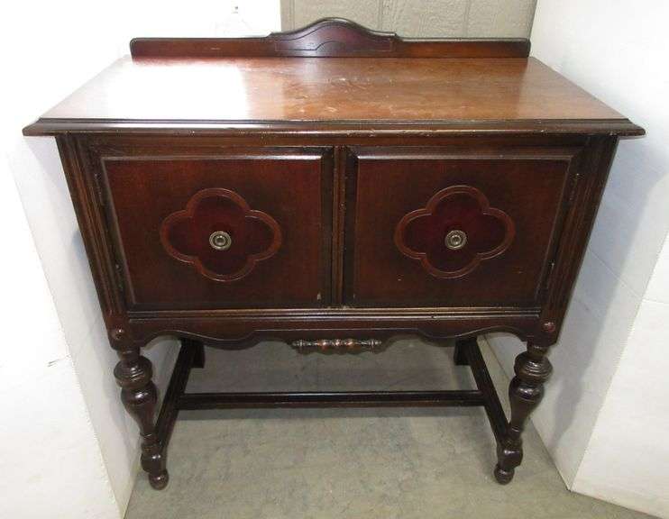 Antique Wooden Albrecht Auction Service