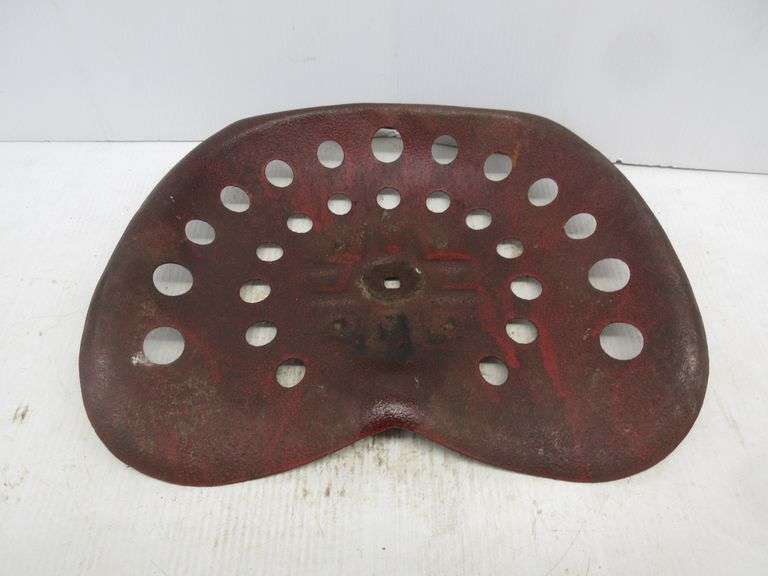 International Tractor Seat Albrecht Auction Service