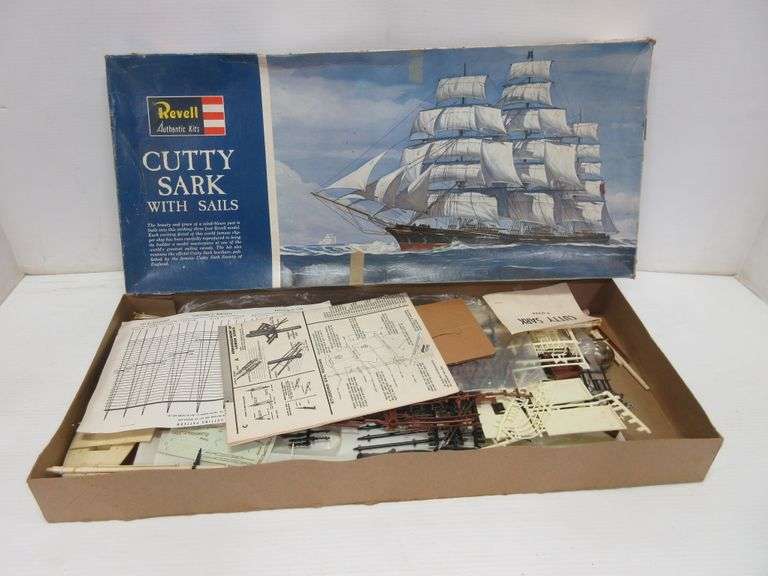 Large 1969 Revell Cutty Sark Model Kit - Albrecht Auction Service