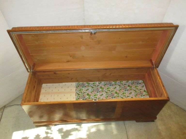 Old Lane Cedar Chest Albrecht Auction Service