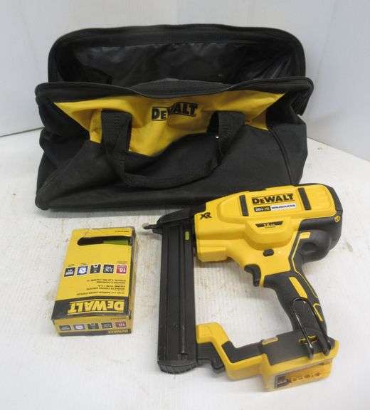 DeWALT 20V Max XR 18Gauge Staple Gun with Bag, Brushless Motor, LED