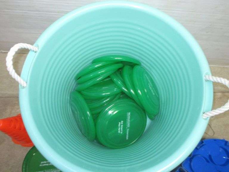 Bocce Ball Set, Cones, and (20) Michigan State Frisbees Albrecht