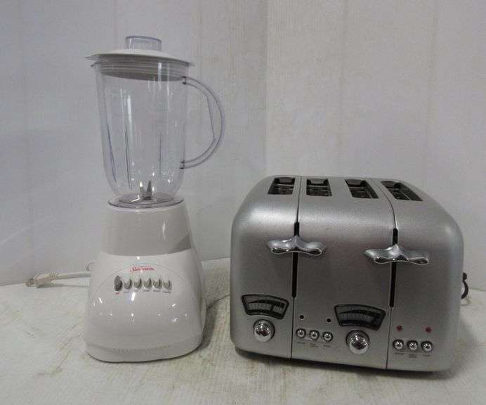DeLonghi Retro Style FourSlice Toaster with Defrost Bagel Toaster