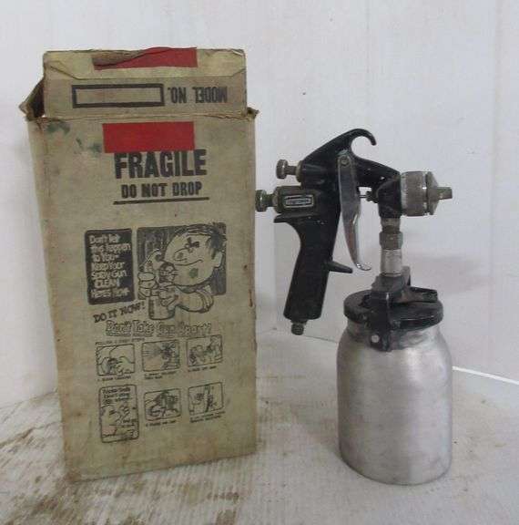 Old Auto Paint Gun with Graphics on Original Box Albrecht Auction Service