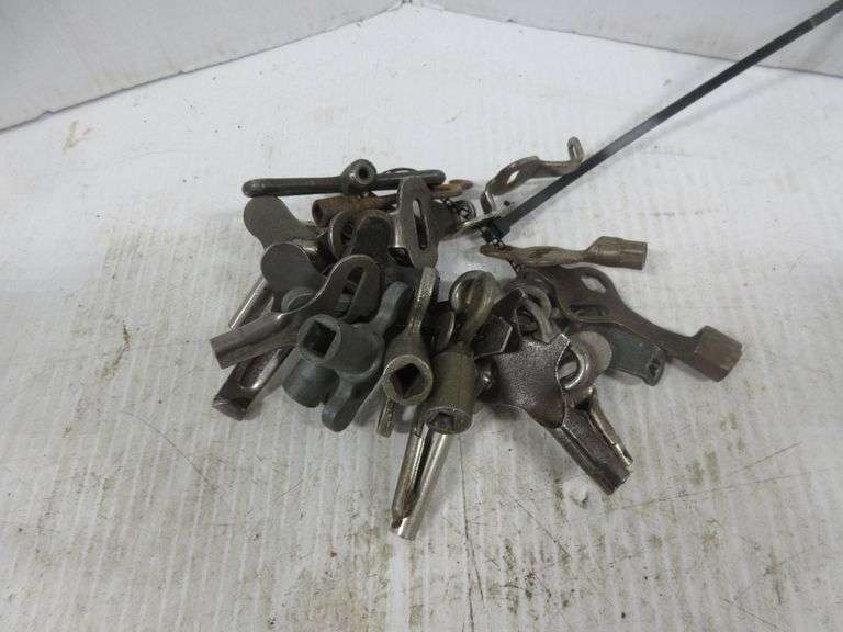 Large Variety of Vending Machine Keys Albrecht Auction Service