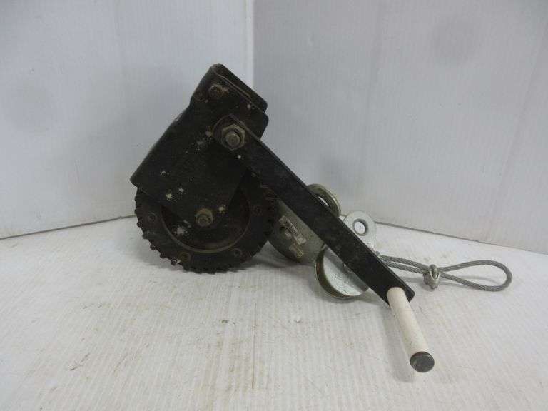 Boat Winch and Pulleys Albrecht Auction Service