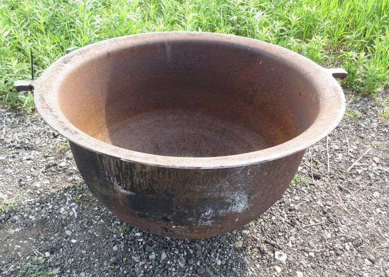 Antique Metal Cast Iron Rendering Pot Albrecht Auction Service