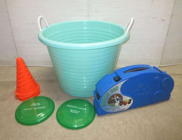 Bocce Ball Set, Cones, and (20) Michigan State Frisbees Albrecht