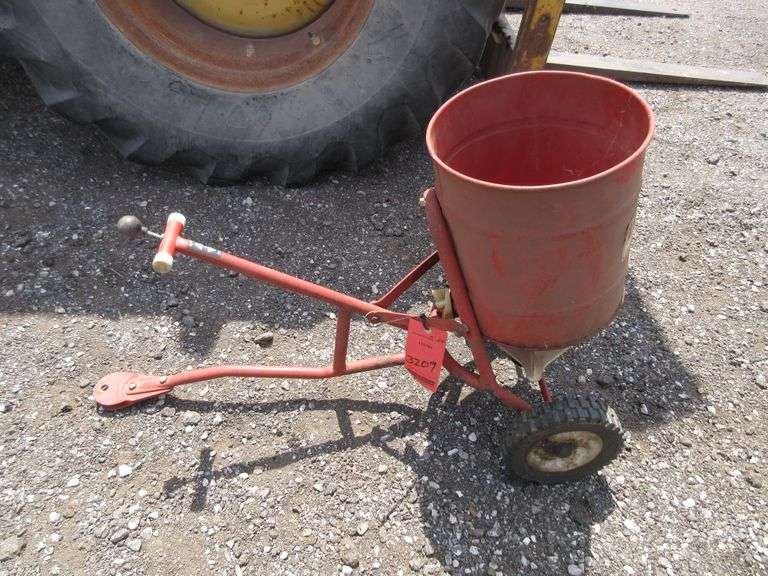 Cyclone Broadcast Spreader Albrecht Auction Service