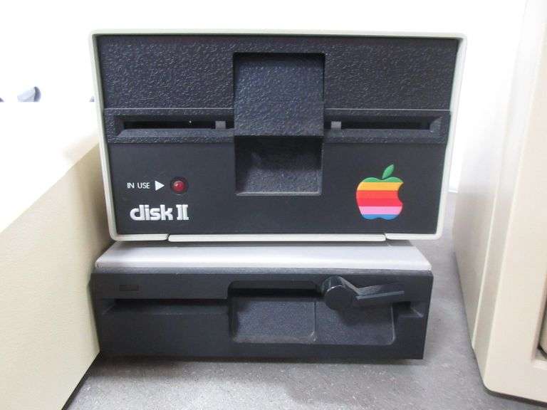 Apple 11e Computer and Monitor with (2) Floppy Disk Drives Albrecht