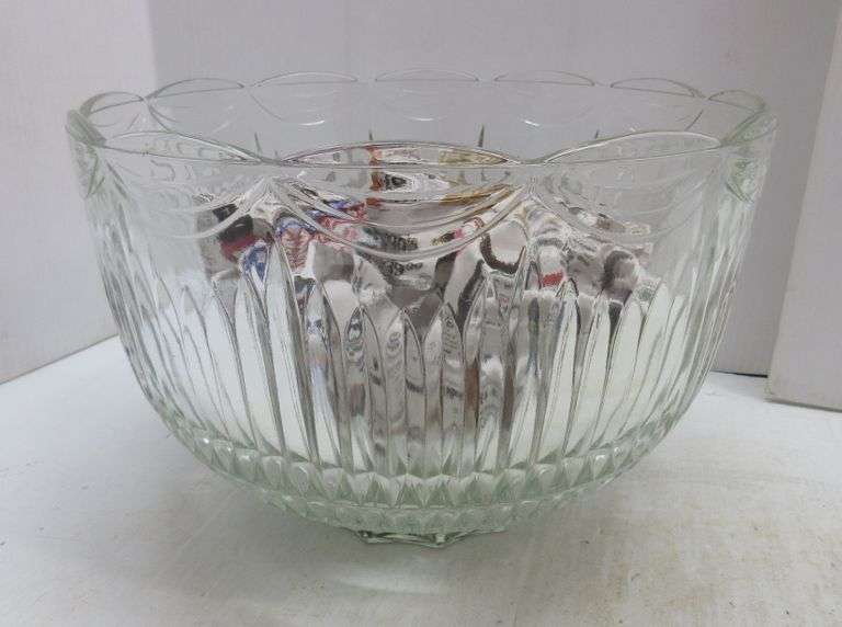 Cake Plate, Punch Bowl, and (6) Glasses Albrecht Auction Service