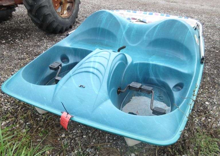 Four-Seater Sun Dolphin Pedal Boat with Canopy and Rudder - Albrecht ...