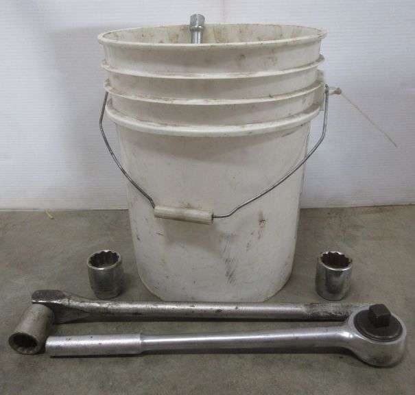 3/4" John Deere Ratchet/Sockets Albrecht Auction Service