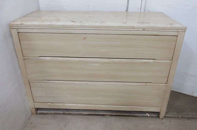 Shower Brothers Company ThreeDrawer Dresser Albrecht Auction Service