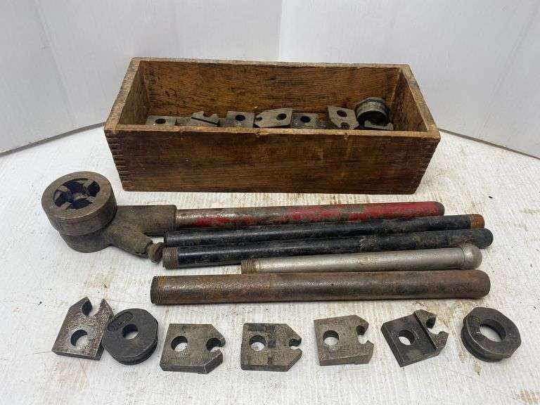 Toledo hand pipe threader with No. 13, and handles and dies, good
