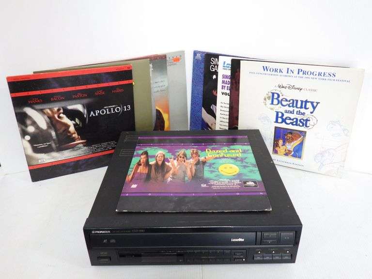 Pioneer CLD990 laserdisc player with (10) Laserdisc movies, tested and