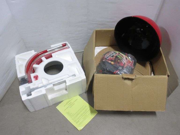 Red Devil portable outdoor kitchen, never used, works off propan