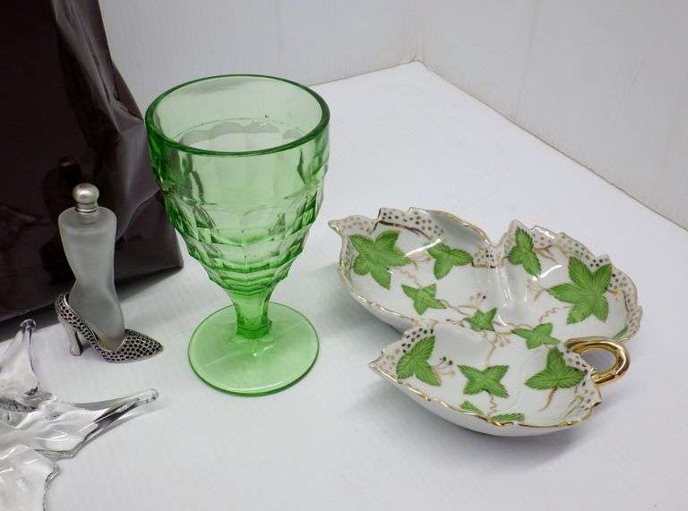 Bilesia bowl, excellent; (3) Vaseline glass goblets; Blue uranium glass