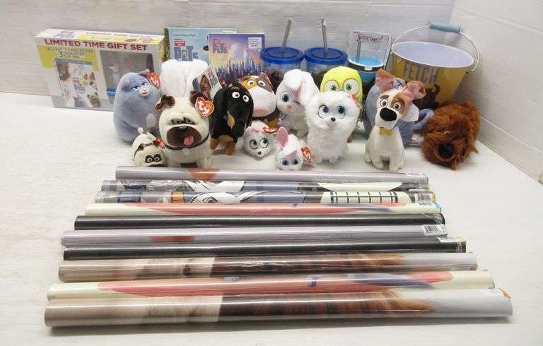 Collection of Disney's Secret Life of Pets items, include: (14) Large
