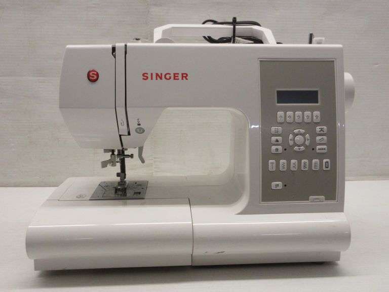 Singer white model 7470 confidence computerized automatic sewing