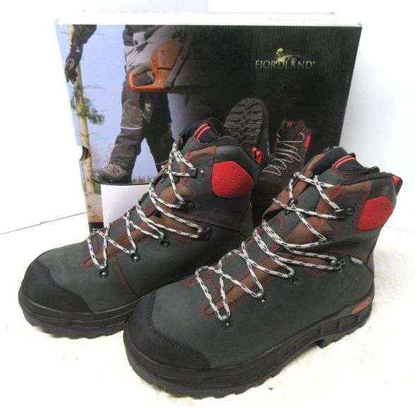 Mens cutresistant and waterproof leather work boots, size 13, Oregon
