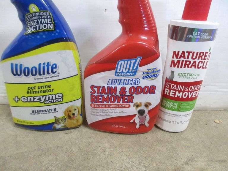 (5) Jugs of pet odor and stain eliminator productos, includes; 2 Bubba