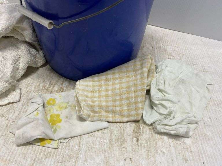 Bucket of clean rags Albrecht Auction Service