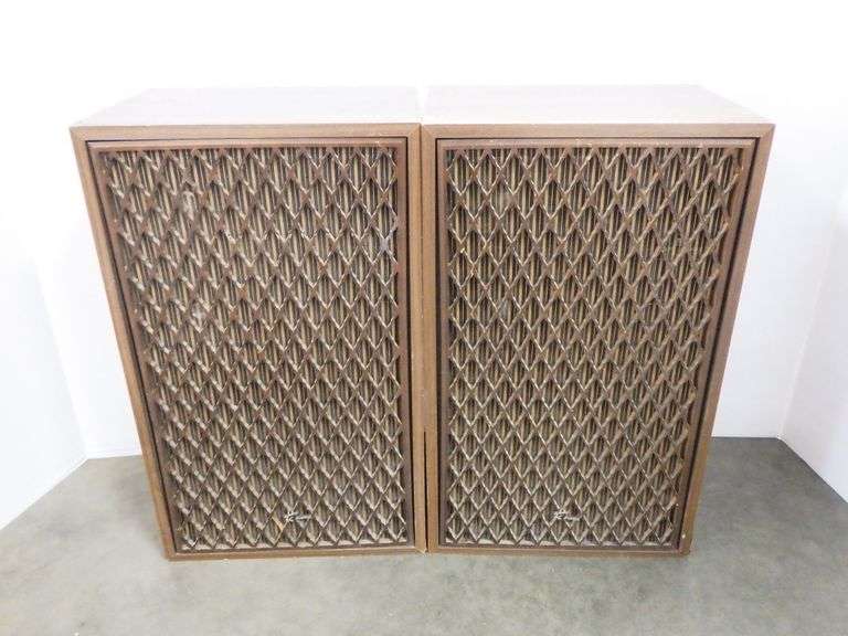 Pair of Sansui speakers, SP2500X, each 15"W x 11"D x 25"H, sounds