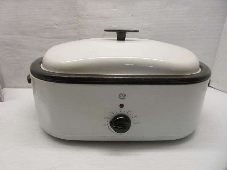 General Electric roaster, includes a removable pan and rack for turkey