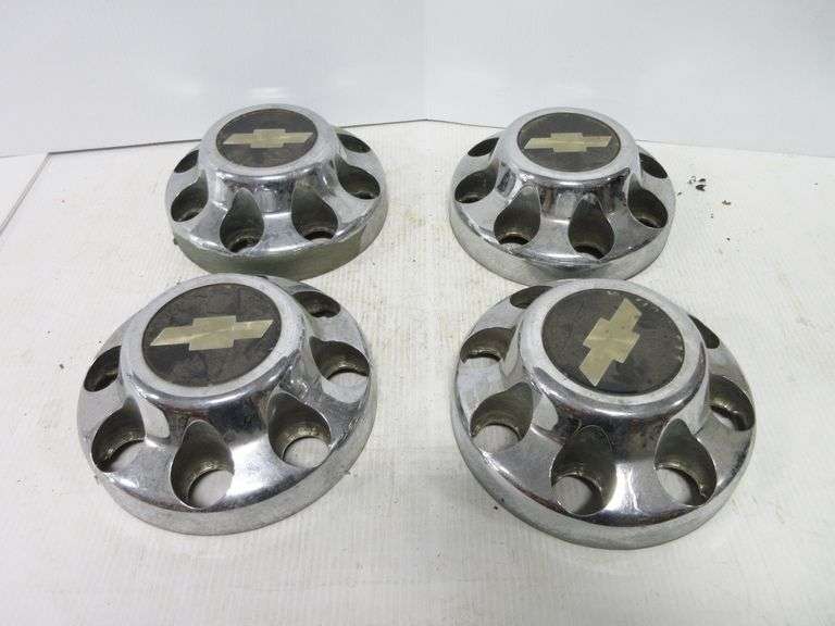 (4) 2500 Chevy truck center caps, used Albrecht Auction Service