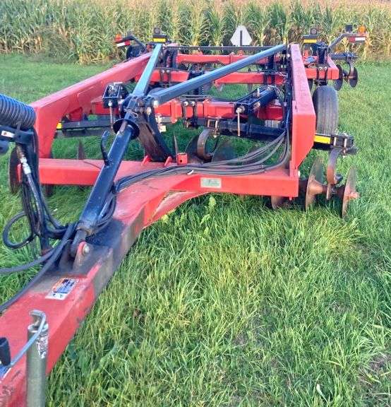 Case IH MRX690 Disc Ripper, 5-Shank, Hydraulic Disc Gangs, Rear Work ...