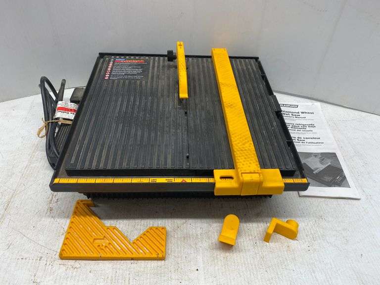 Diamond wheel wet saw, includes extra parts, and instructions