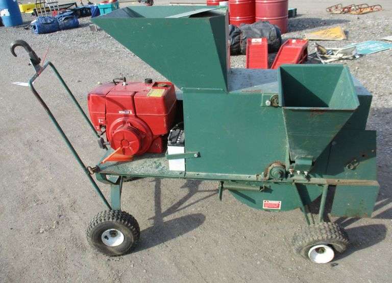 Wood chipper, used last fall, works well, needs battery Albrecht