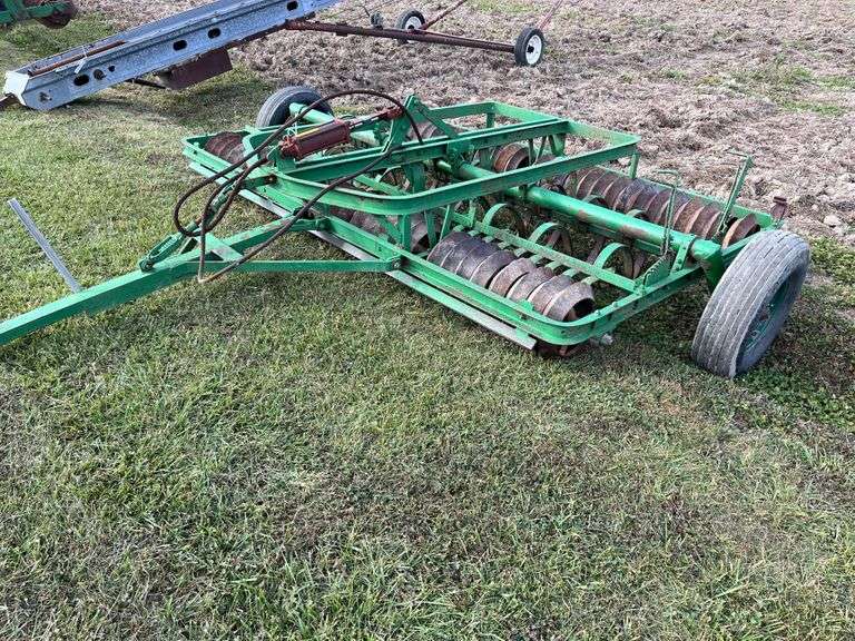 John Deere 10’ Cultimulcher with Cylinder, Solid Wheels Front and Back
