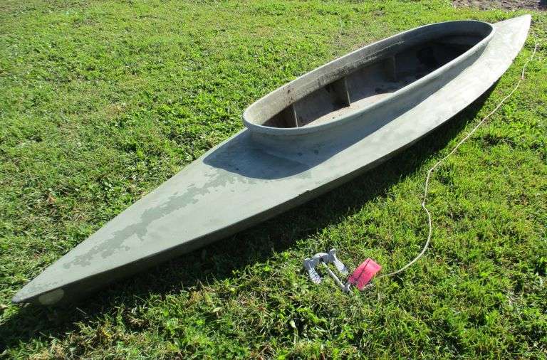 Layout duck boat, "Pintail", has scratches and chips, has been repaired ...