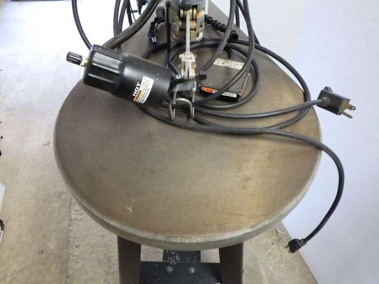 DeWALT 20" scroll saw, DW788 with stand, scroll saw with 20" throat is