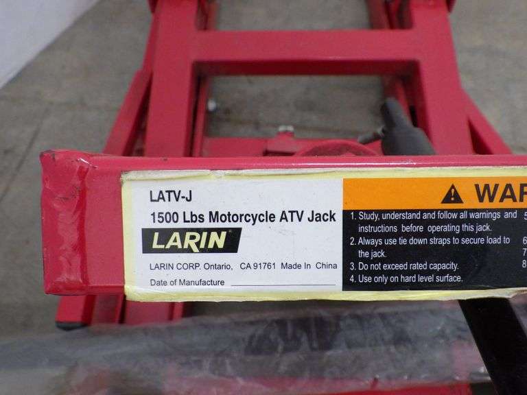 Larin motorcycle/ATV jack, used, works Albrecht Auction Service