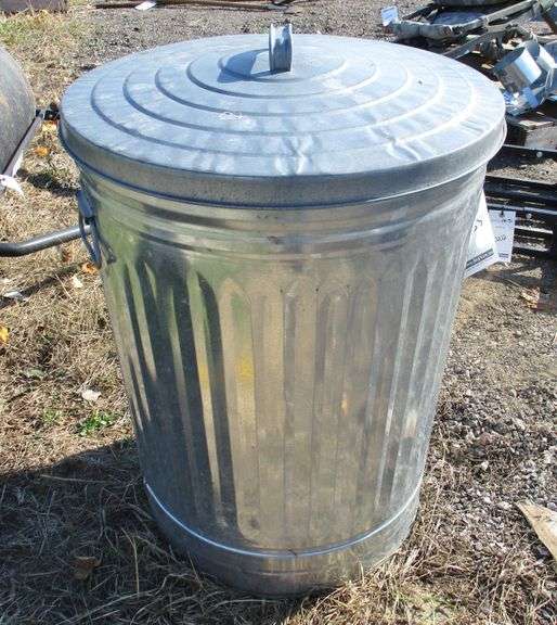 30Gallon galvanized garbage can with lid, good Albrecht Auction Service