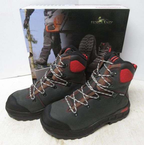 Mens cutresistant and waterproof leather work boots, size 12, Oregon